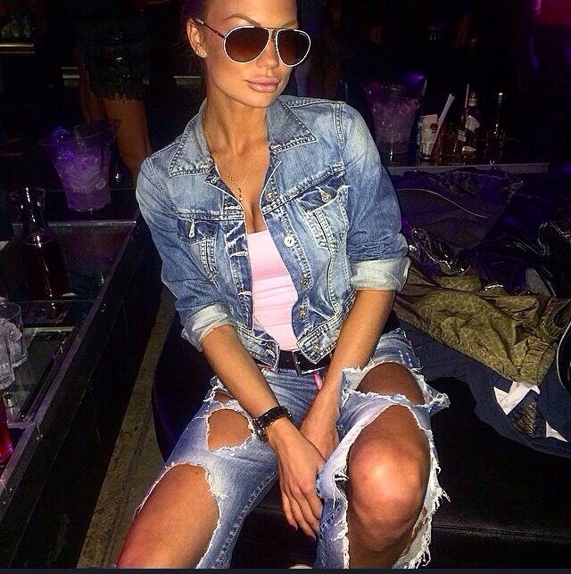💋 Живу в Москве, и моя любовь к этому городу страстно отражается в моем обслуживании. 🌇 Мои услуги включают эротический массаж, горячие игры, ролевые сценарии и многое другое. 🌺 Ты можешь насладиться неповторимым экстазом, даримым мной, и получить то, чего ты всегда желал. ✨ У меня также есть отличные отзывы от моих довольных клиентов, которые ценят мою индивидуальность и профессионализм. 💕 Приходи и перенеси себя в мир наслаждения рядом со мной! 💫 Фото мои реальные, и они прикреплены здесь. 📸 У меня так много, чтобы предложить, так что не медли и дай мне знать, как я могу доставить тебе незабываемые моменты удовольствия! 🌟 Жужа